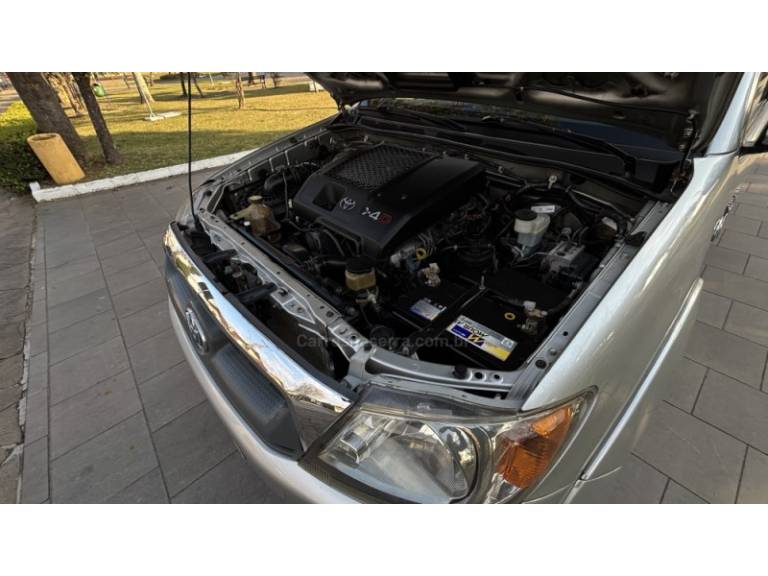 TOYOTA - HILUX - 2006/2006 - Prata - R$ 99.950,00