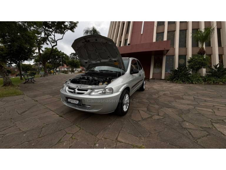 CHEVROLET - CELTA - 2005/2005 - Prata - R$ 16.950,00