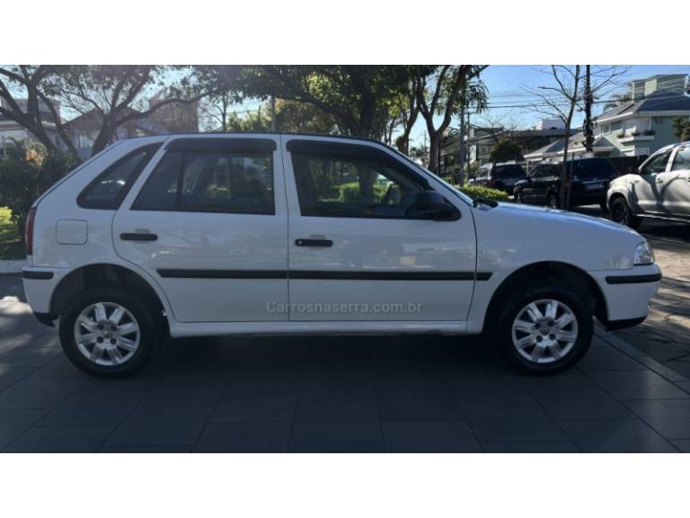 VOLKSWAGEN - GOL - 2004/2004 - Branca - R$ 17.950,00