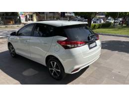 TOYOTA - YARIS - 2021/2021 - Branca - R$ 94.950,00