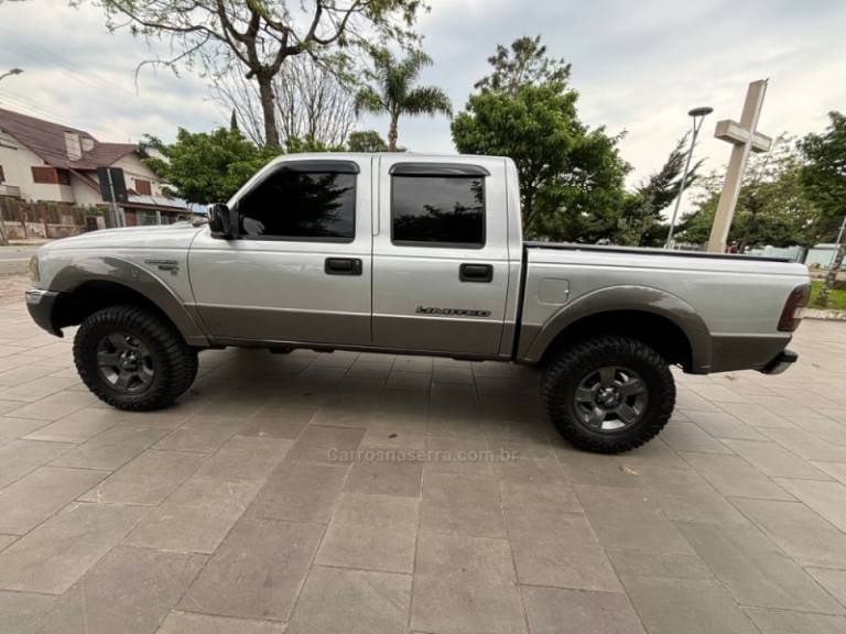 FORD - RANGER - 2005/2005 - Prata - R$ 74.950,00