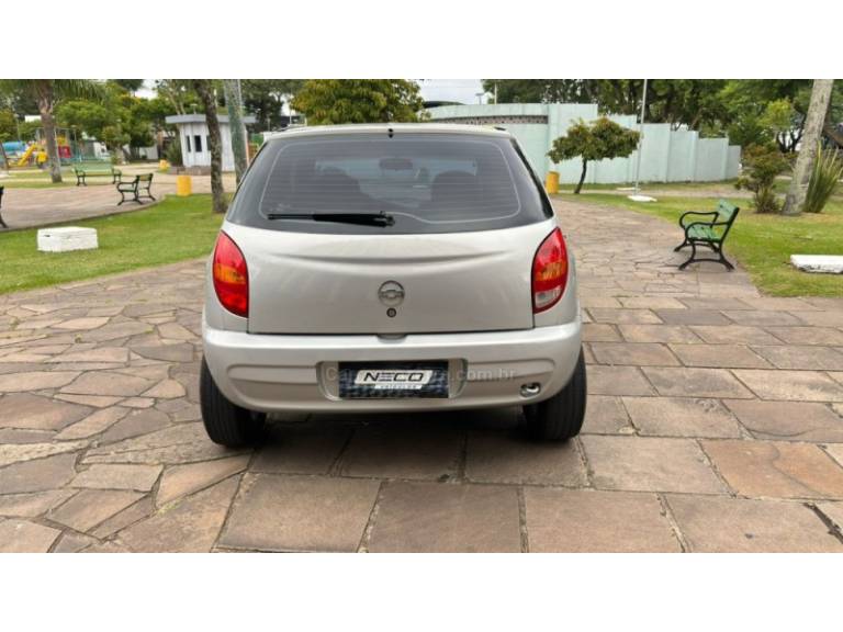 CHEVROLET - CELTA - 2005/2005 - Prata - R$ 16.950,00