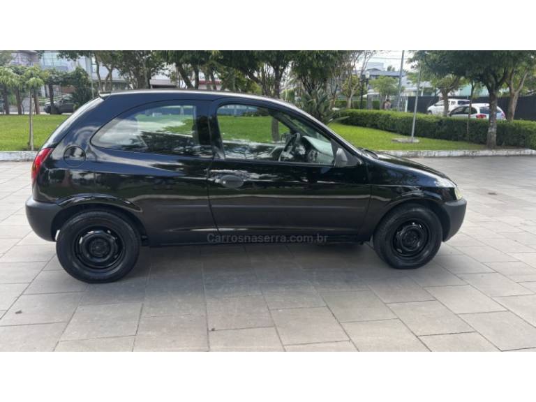 CHEVROLET - CELTA - 2001/2001 - Preta - R$ 13.950,00