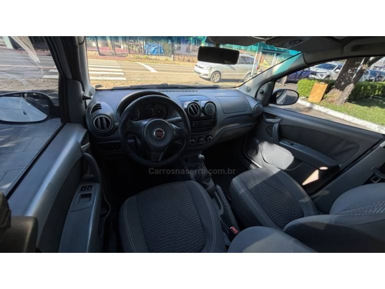 FIAT - PALIO - 2015/2015 - Branca - R$ 36.950,00