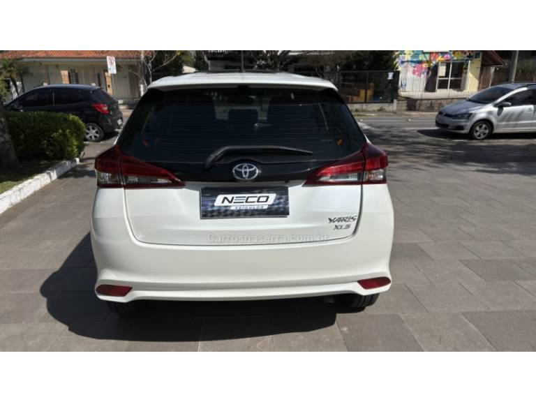 TOYOTA - YARIS - 2021/2021 - Branca - R$ 94.950,00