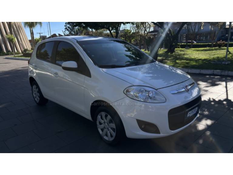 FIAT - PALIO - 2015/2015 - Branca - R$ 36.950,00