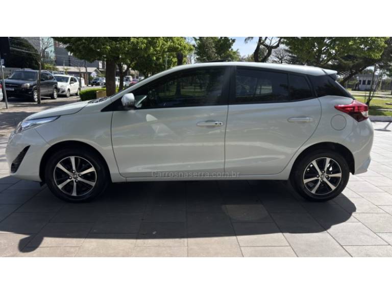 TOYOTA - YARIS - 2021/2021 - Branca - R$ 94.950,00