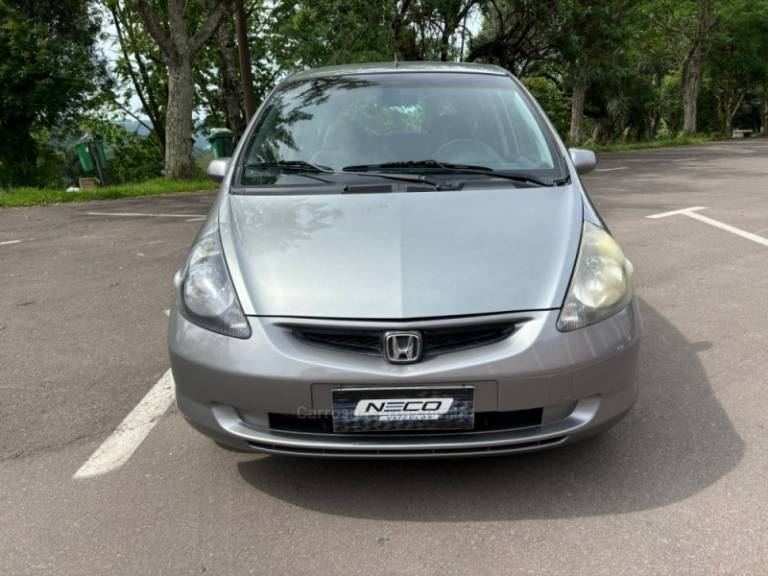 HONDA - FIT - 2006/2006 - Cinza - R$ 24.950,00