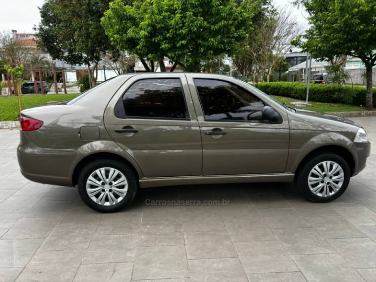 FIAT - SIENA - 2014/2014 - Dourada - R$ 33.950,00