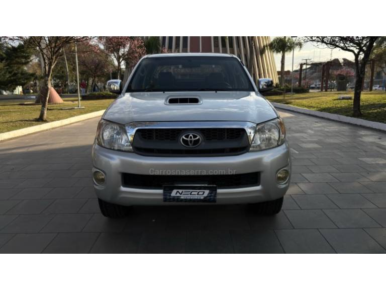 TOYOTA - HILUX - 2006/2006 - Prata - R$ 99.950,00