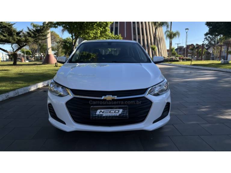 CHEVROLET - ONIX - 2023/2023 - Branca - R$ 69.950,00
