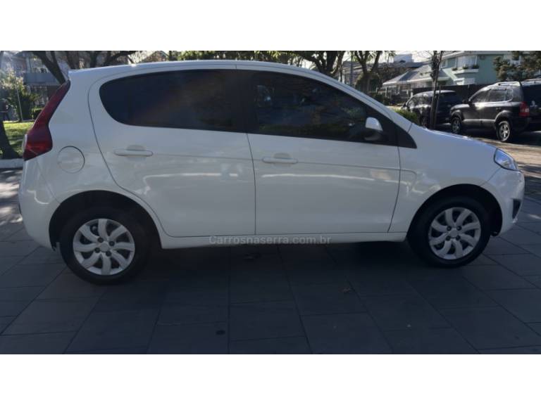 FIAT - PALIO - 2015/2015 - Branca - R$ 36.950,00