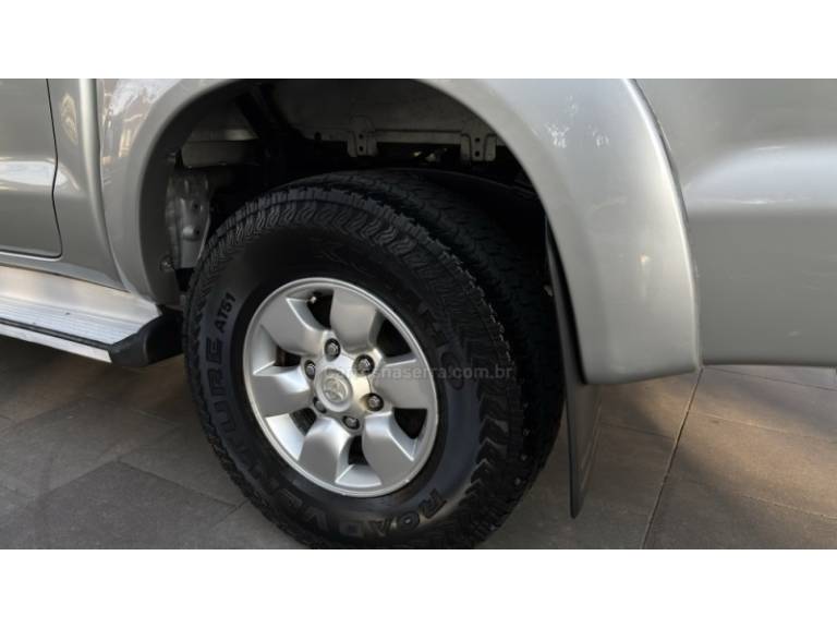 TOYOTA - HILUX - 2006/2006 - Prata - R$ 99.950,00