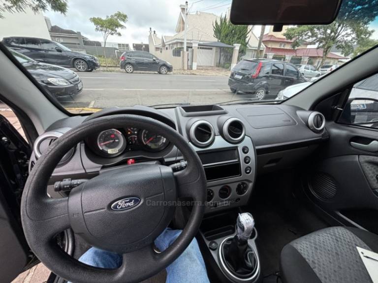 FORD - FIESTA - 2014/2014 - Preta - R$ 30.950,00