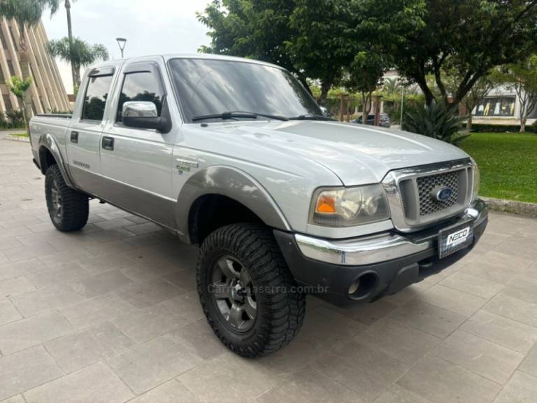 FORD - RANGER - 2005/2005 - Prata - R$ 74.950,00