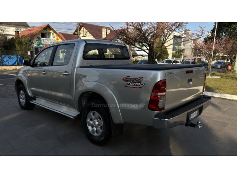 TOYOTA - HILUX - 2006/2006 - Prata - R$ 99.950,00