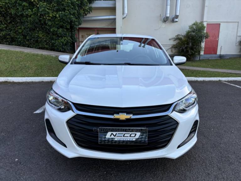 CHEVROLET - ONIX - 2023/2023 - Branca - R$ 71.950,00