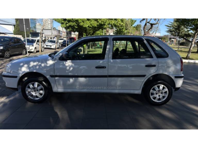 VOLKSWAGEN - GOL - 2004/2004 - Branca - R$ 17.950,00