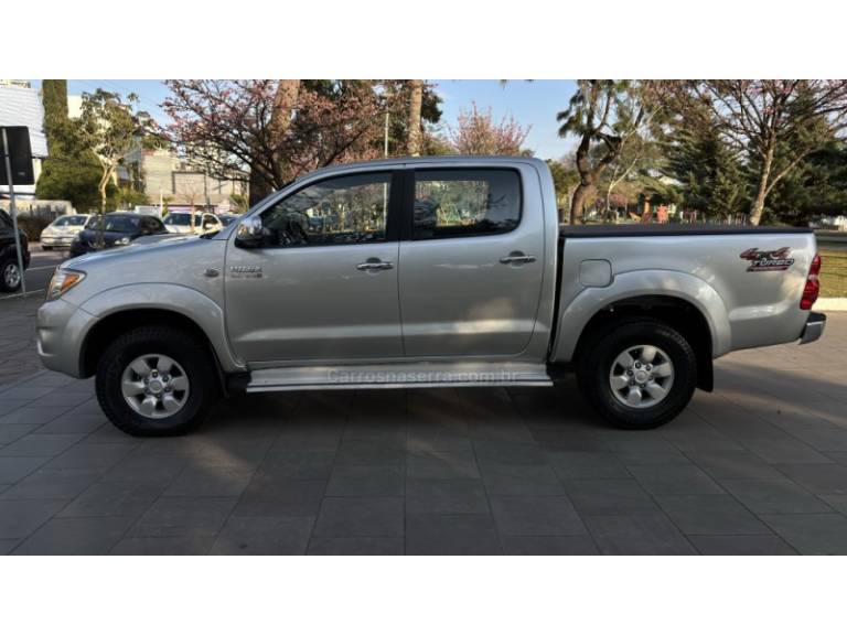 TOYOTA - HILUX - 2006/2006 - Prata - R$ 99.950,00