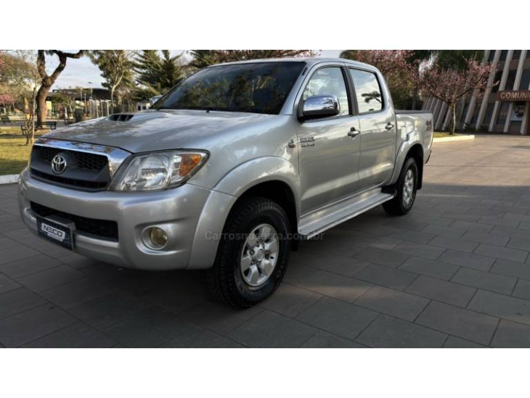 TOYOTA - HILUX - 2006/2006 - Prata - R$ 99.950,00
