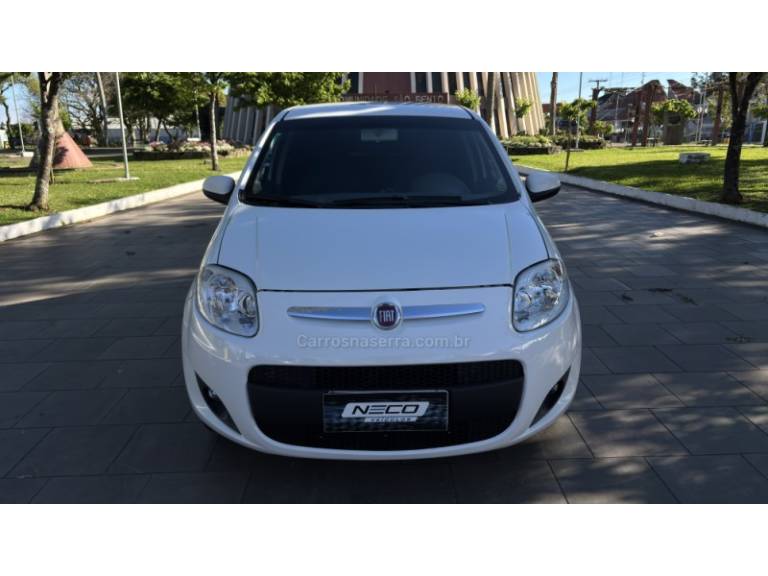 FIAT - PALIO - 2015/2015 - Branca - R$ 36.950,00