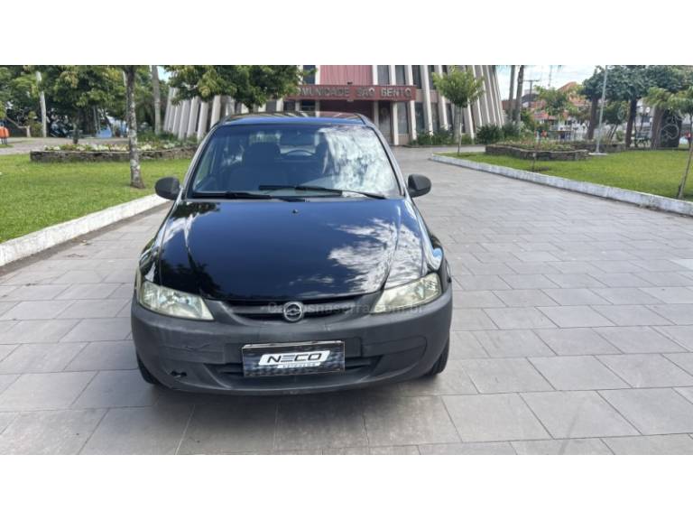 CHEVROLET - CELTA - 2001/2001 - Preta - R$ 13.950,00