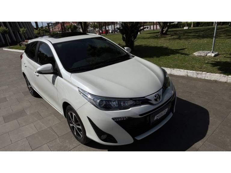 TOYOTA - YARIS - 2021/2021 - Branca - R$ 94.950,00