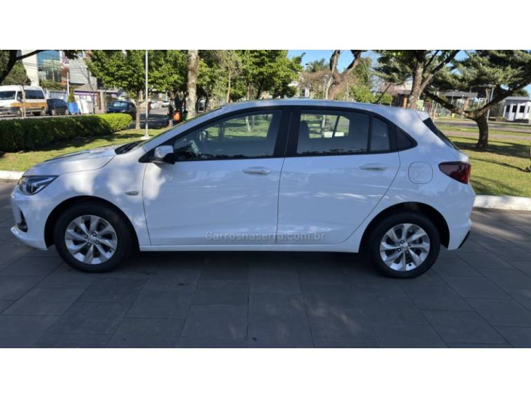 CHEVROLET - ONIX - 2023/2023 - Branca - R$ 69.950,00