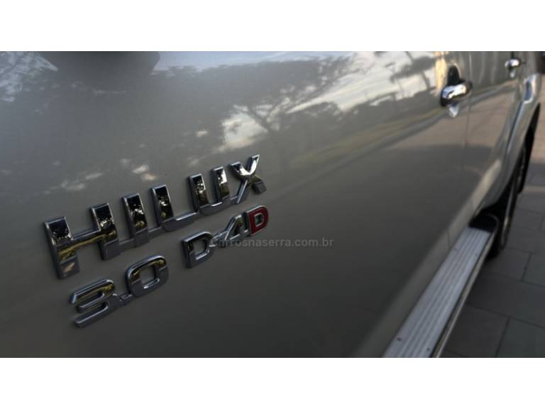 TOYOTA - HILUX - 2006/2006 - Prata - R$ 99.950,00