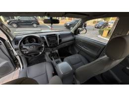 TOYOTA - HILUX - 2006/2006 - Prata - R$ 99.950,00