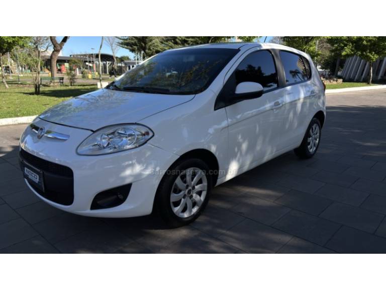 FIAT - PALIO - 2015/2015 - Branca - R$ 36.950,00