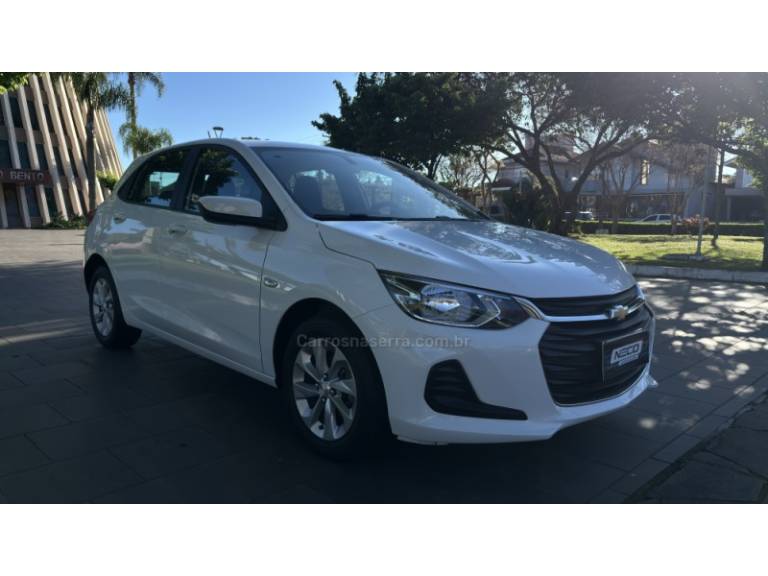 CHEVROLET - ONIX - 2023/2023 - Branca - R$ 69.950,00