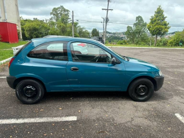 CHEVROLET - CELTA - 2001/2001 - Verde - R$ 13.950,00