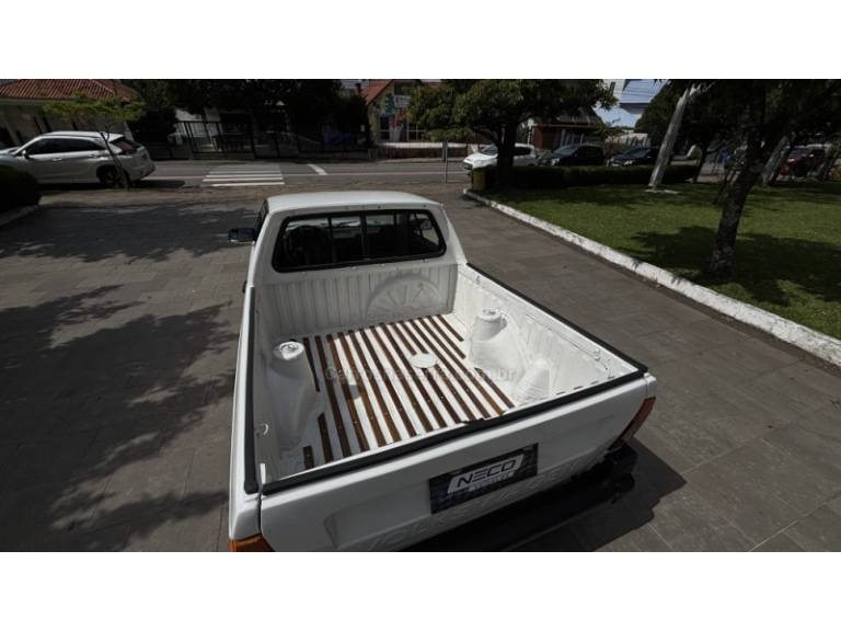 VOLKSWAGEN - SAVEIRO - 1994/1994 - Branca - R$ 23.950,00
